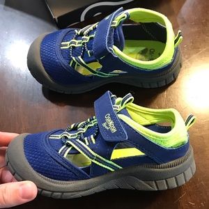 EUC OshKosh B’gosh Toddlers Bump-toe Sandals
